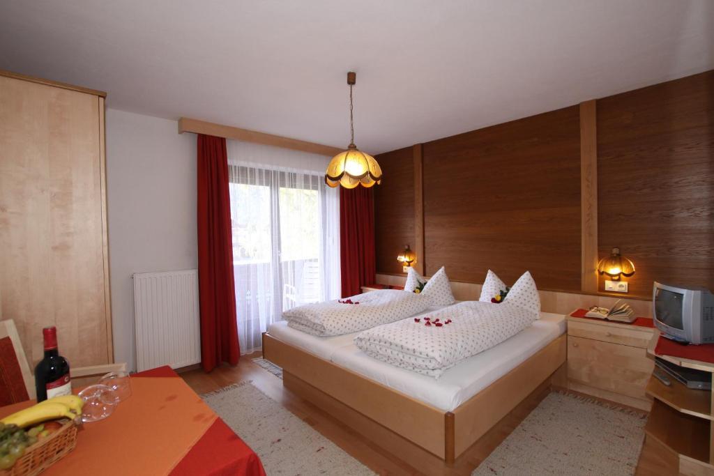 Pension Holzmann Leutasch Room photo