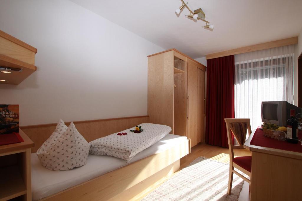 Pension Holzmann Leutasch Room photo